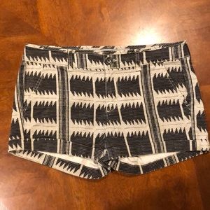 American Eagle Patterned Midi Shorts Size 8